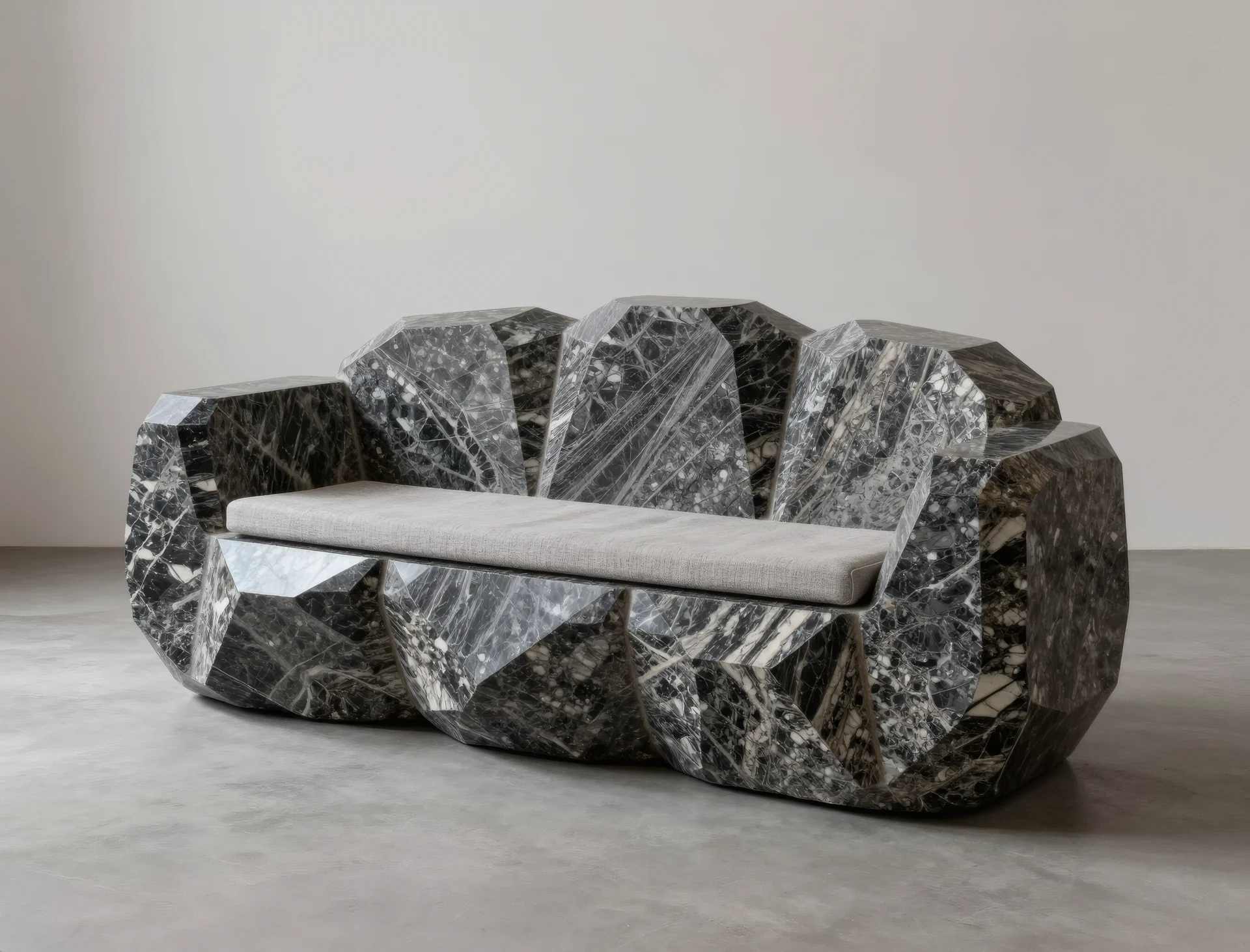 SADDLE SOFA — Студия